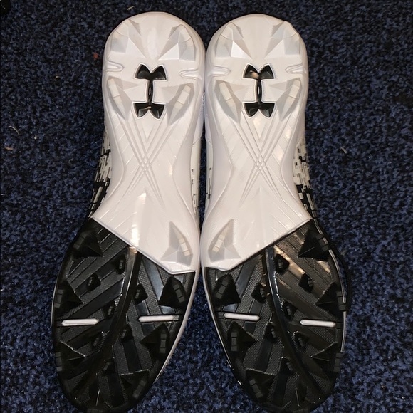 Under Armour Baseball cleats ( NEVER WORN) - Picture 4 of 4